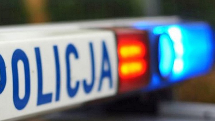 Sprawca kolizji uciekł, pozostawiając pijanego pasażera