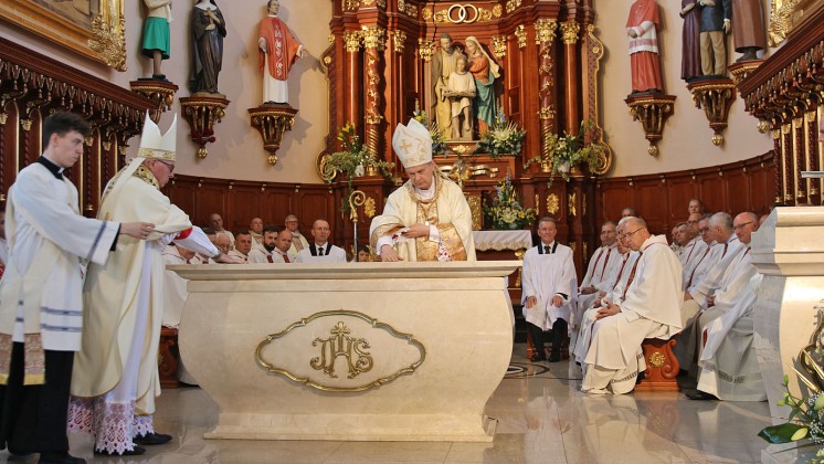 Poświęcenie kościoła św. Rodziny (WIDEO, FOTO)
